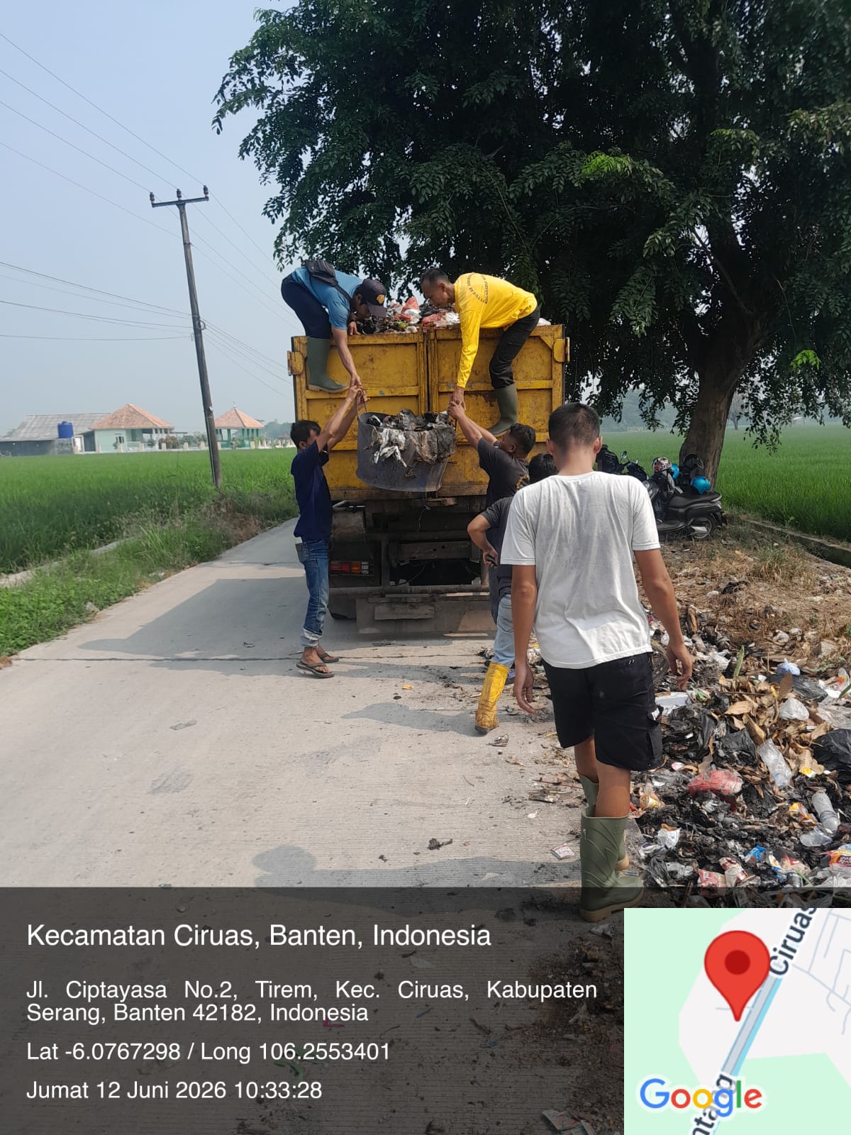 giat-hari-ini-pengangkutan-sampah-di-kp-tambak-baya-desa-sukanegara-kecamatan-pontang-kabupaten-serang