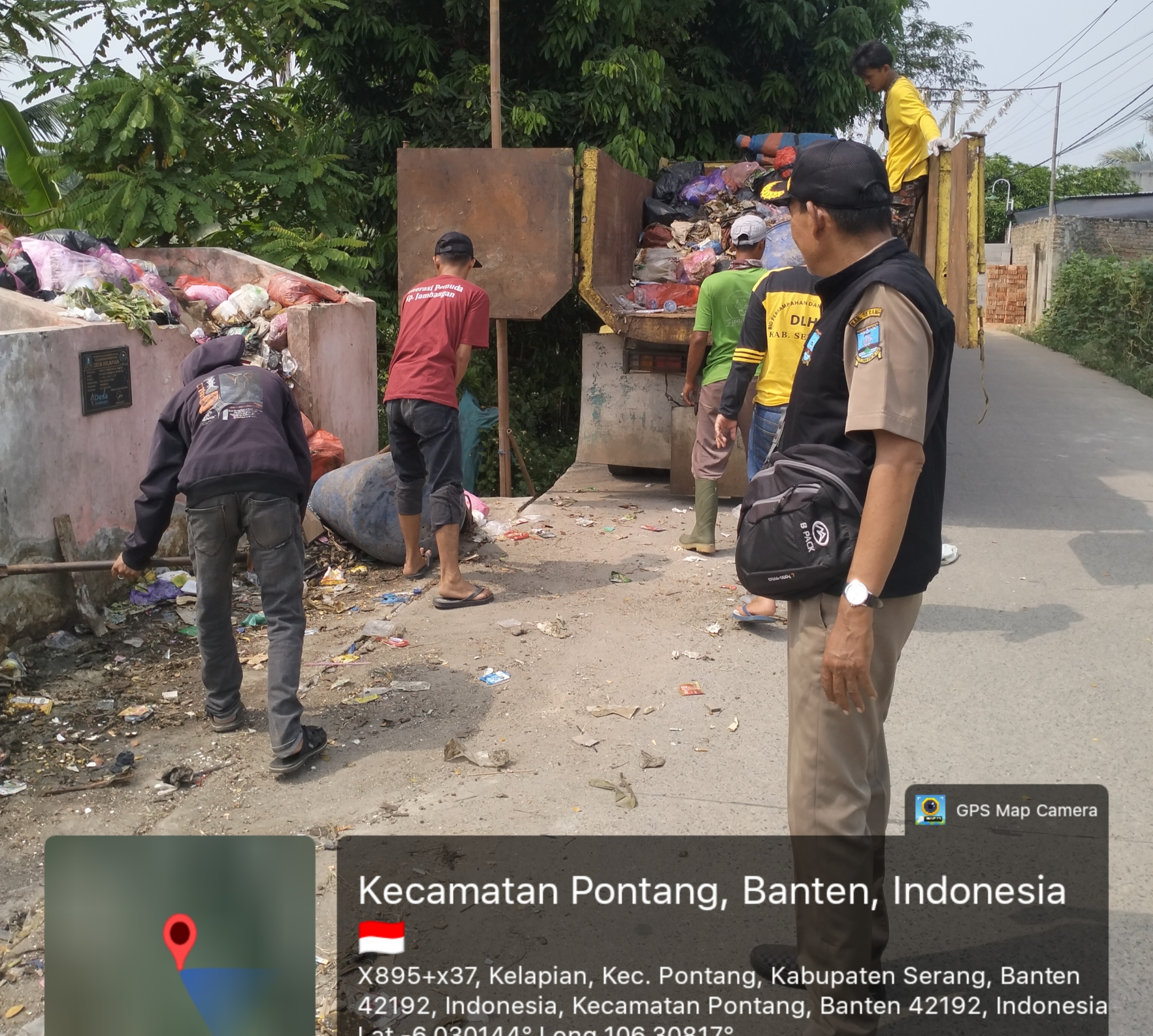 pengankutan-sampah-di-desa-kelapian