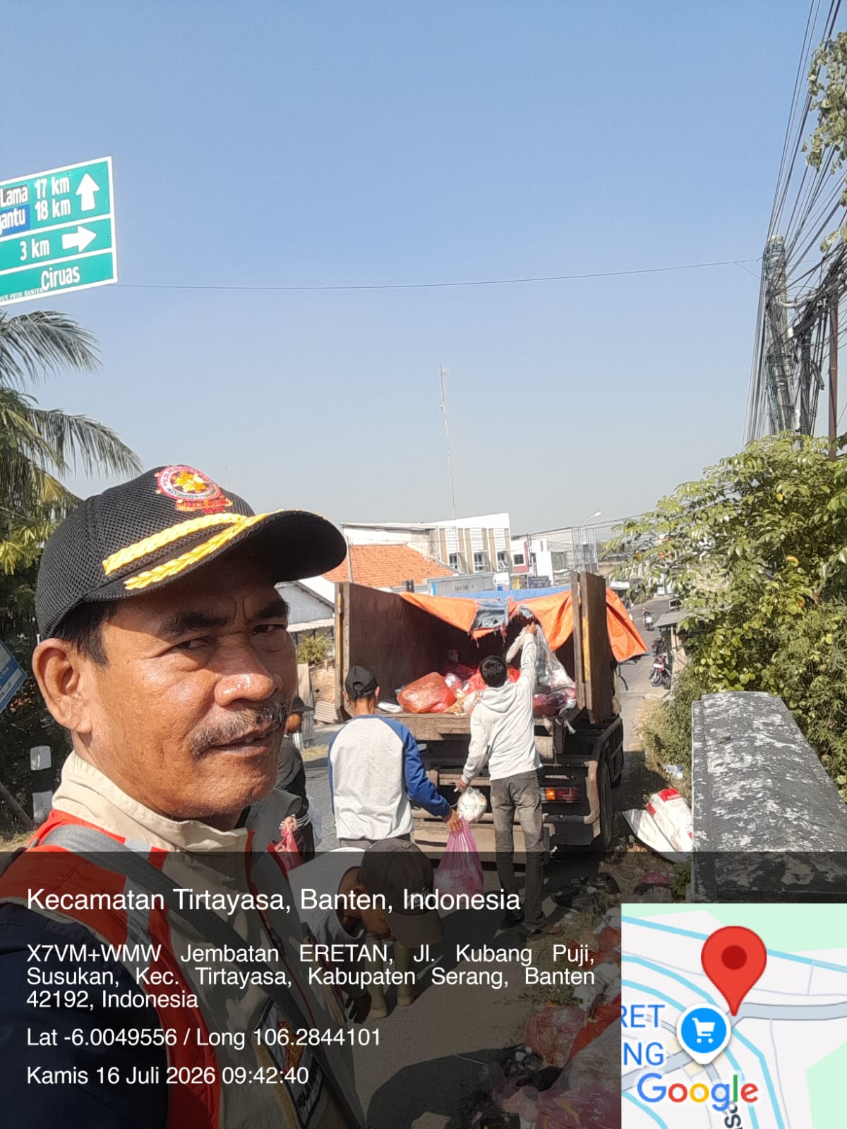 pontang-16-juli-2026-pengangkutan-sampah-liar-di-jembatan-pontang-kecamatan-pontang-kabupaten-serang